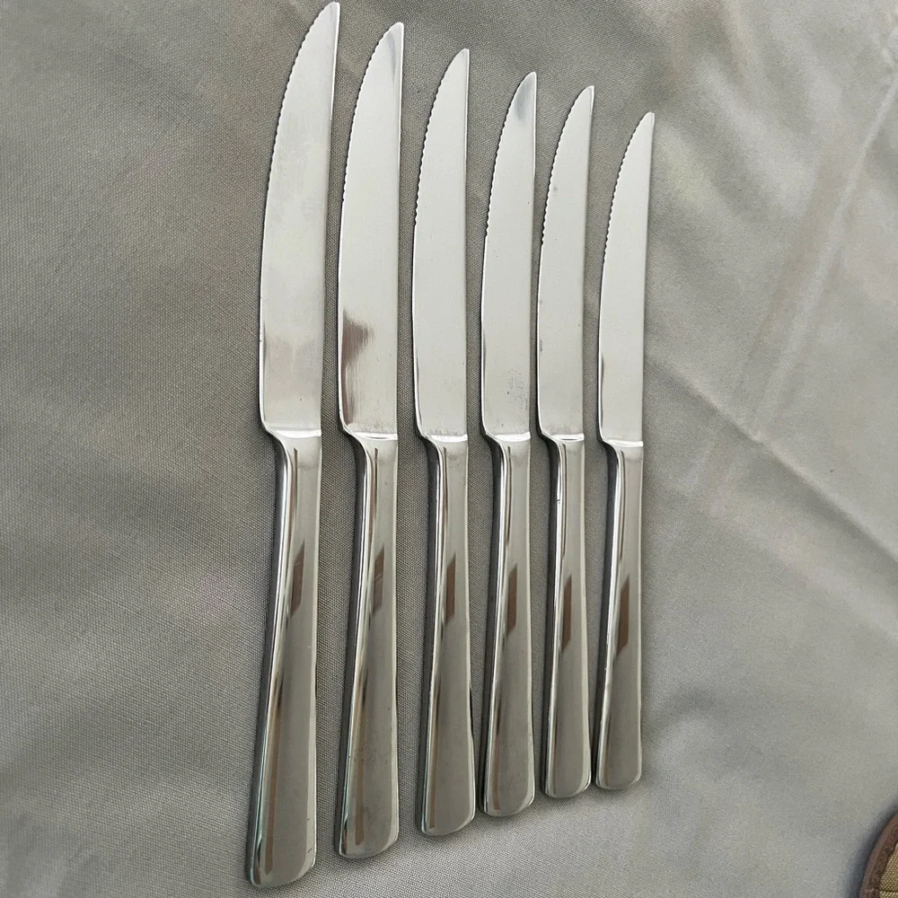 Oneida Dinner Knives (6) with Serrated Edge - Replacement - China AA -15